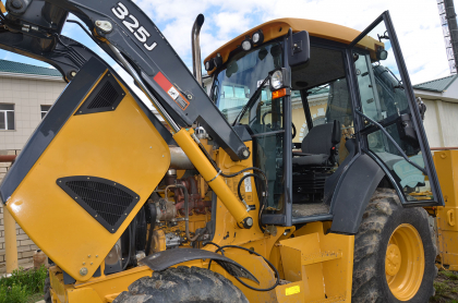 боковое стекло John Deere 325J T214548